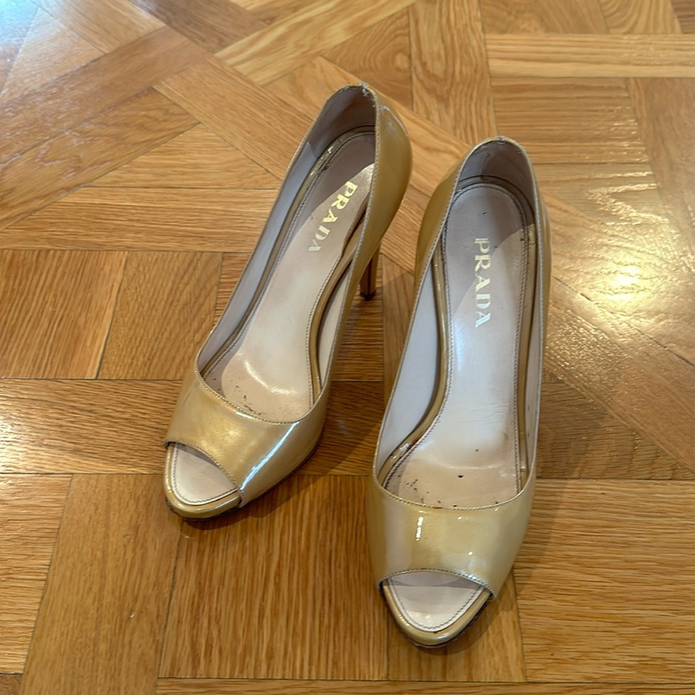 PRADA PUMPS